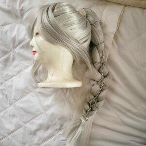 Baldur's Gate 3 Shadowheart Silver Wig with Braid and Chains